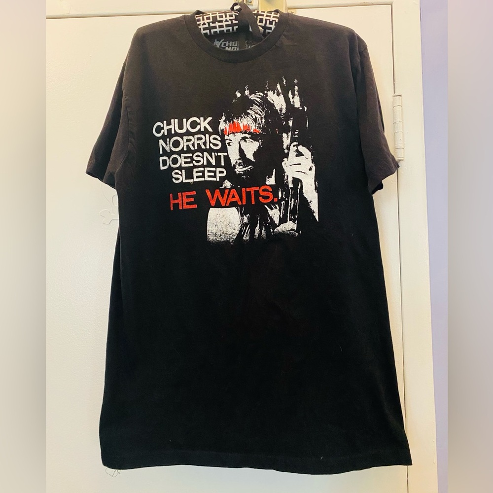 NEW Chuck Norris Tee, Mens Size L 🖤